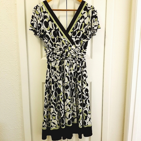 Pretty, Multi Print,Flutter Sleeve Dress - Picture 4 of 13